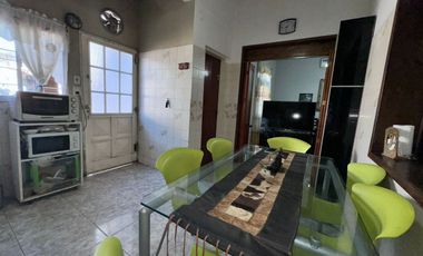CASA C/DEPTO Y GRAN LOTE