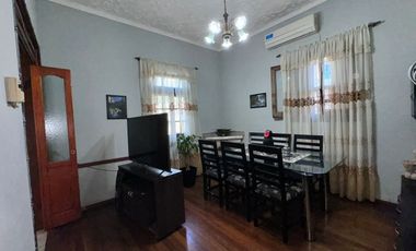 CASA C/DEPTO Y GRAN LOTE