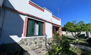 CASA C/DEPTO Y GRAN LOTE