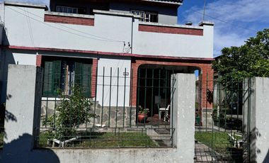 CASA C/DEPTO Y GRAN LOTE