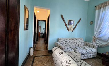 CASA C/DEPTO Y GRAN LOTE