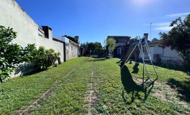 CASA C/DEPTO Y GRAN LOTE