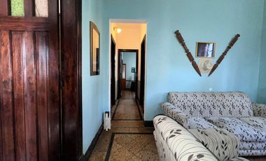 CASA C/DEPTO Y GRAN LOTE