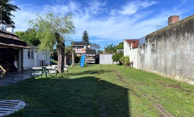 CASA C/DEPTO Y GRAN LOTE