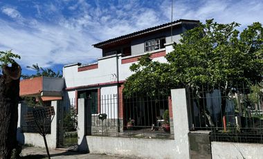 CASA C/DEPTO Y GRAN LOTE