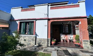 CASA C/DEPTO Y GRAN LOTE