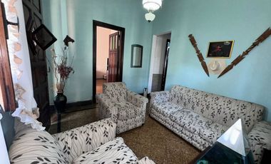 CASA C/DEPTO Y GRAN LOTE