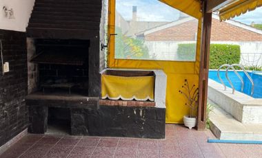 CASA EN VENTA EN PEHUAJÓ CON PILETA