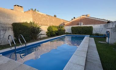 CASA EN VENTA EN PEHUAJÓ CON PILETA