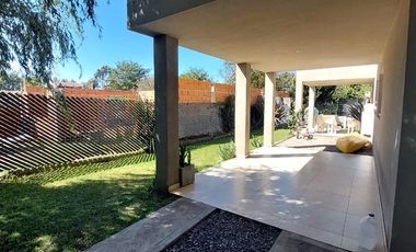VENTA CASA 4 AMB CON PARQUE , MAR DEL PLATA