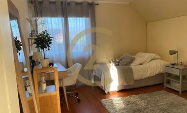 Arriendo casa en Los Trapenses Condominio 5d+serv.