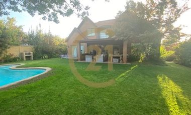 Arriendo casa en Los Trapenses Condominio 5d+serv.