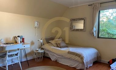 Arriendo casa en Los Trapenses Condominio 5d+serv.