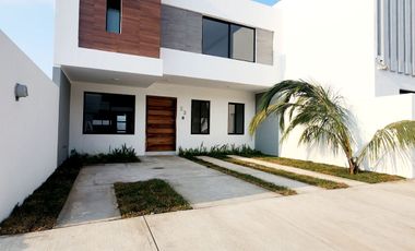CASA EN VENTA con recamara en planta baja Fraccionamiento LOMAS DEL DORADO