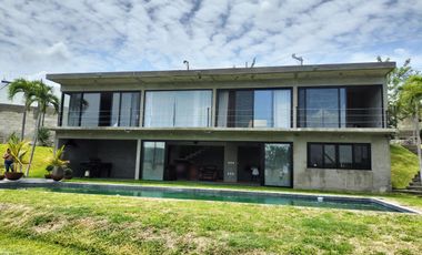 Casa sola jardín 🌱 alberca 🏊🏻‍♀️ propios 📍Xochitepec. 1000 mts $3,500,000 💵