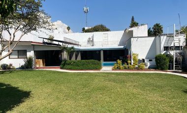 Casa en calle cerrada  en Venta