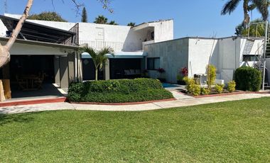 Casa en calle cerrada  en Venta