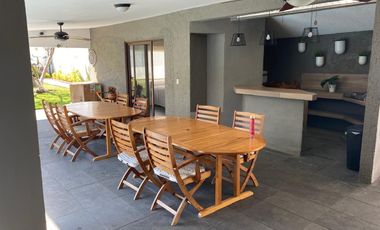 Casa en calle cerrada  en Venta