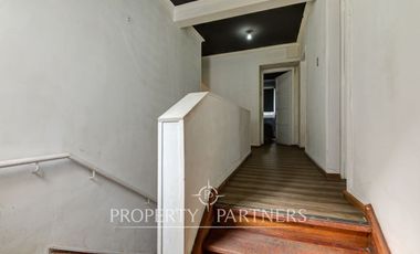 Casa ideal para renovar en el encantador barrio de Plaza Las Lilas