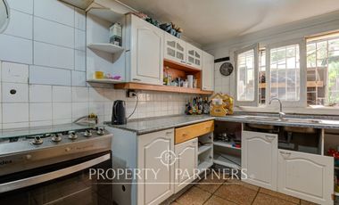 Casa ideal para renovar en el encantador barrio de Plaza Las Lilas