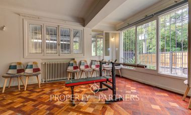 Casa ideal para renovar en el encantador barrio de Plaza Las Lilas