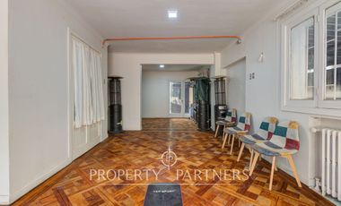 Casa ideal para renovar en el encantador barrio de Plaza Las Lilas