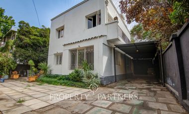 Casa ideal para renovar en el encantador barrio de Plaza Las Lilas