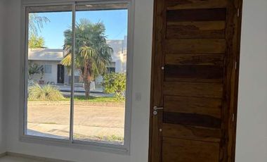Casa a estrenar en barrio privado