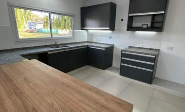 Casa a estrenar en barrio privado