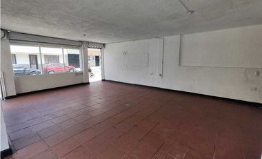 ¡Local Comercial Esquinero de Alto Impacto con 3 Vitrinas en Arriendo