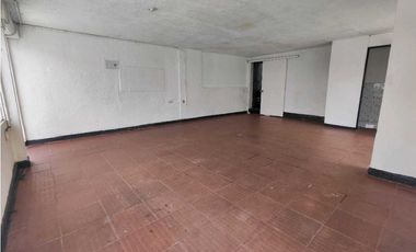 ¡Local Comercial Esquinero de Alto Impacto con 3 Vitrinas en Arriendo