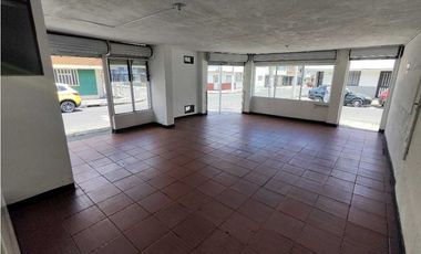 ¡Local Comercial Esquinero de Alto Impacto con 3 Vitrinas en Arriendo