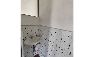 ¡Local Comercial Esquinero de Alto Impacto con 3 Vitrinas en Arriendo