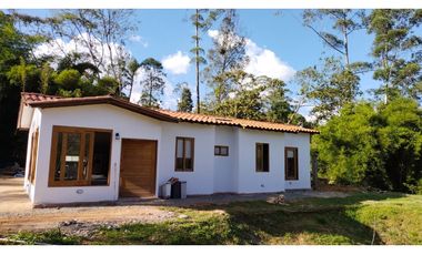 Venta de casa campestre en vereda La Escondida, Caldas