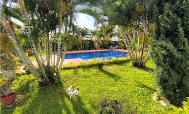 Finca en venta a puerta cerrada en parcelación Santa Elena El Cerrito