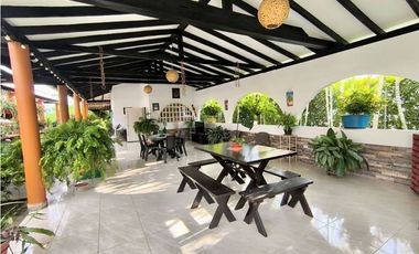 Finca en venta a puerta cerrada en parcelación Santa Elena El Cerrito