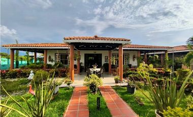 Finca en venta a puerta cerrada en parcelación Santa Elena El Cerrito