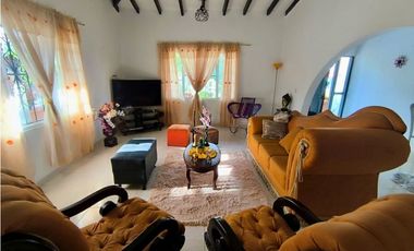 Finca en venta a puerta cerrada en parcelación Santa Elena El Cerrito