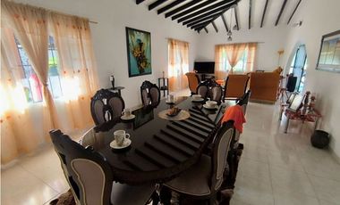 Finca en venta a puerta cerrada en parcelación Santa Elena El Cerrito