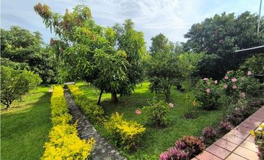 Finca en venta a puerta cerrada en parcelación Santa Elena El Cerrito