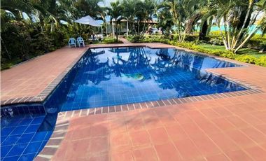 Finca en venta a puerta cerrada en parcelación Santa Elena El Cerrito