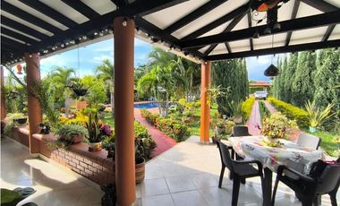 Finca en venta a puerta cerrada en parcelación Santa Elena El Cerrito