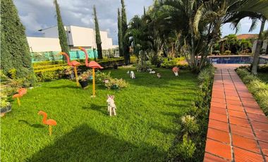 Finca en venta a puerta cerrada en parcelación Santa Elena El Cerrito