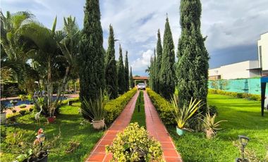 Finca en venta a puerta cerrada en parcelación Santa Elena El Cerrito