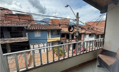 Casa Bifamiliar en venta en  Cabañas Bello