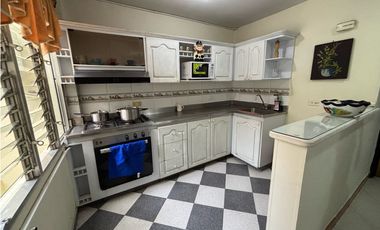 Casa Bifamiliar en venta en  Cabañas Bello
