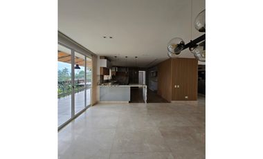 Casa en Venta con piscina, Poblado San Lucas en Medellín