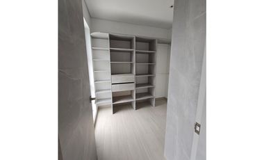 Casa en Venta con piscina, Poblado San Lucas en Medellín