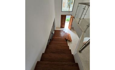 Casa en Venta con piscina, Poblado San Lucas en Medellín