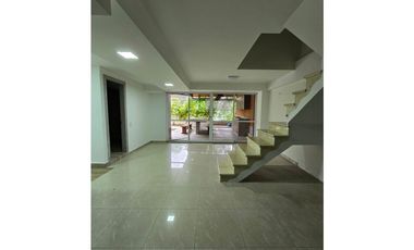 Casa en Venta con piscina, Poblado San Lucas en Medellín